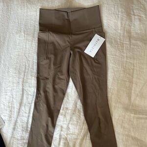 NWT Athleta Salutation Stash leggings